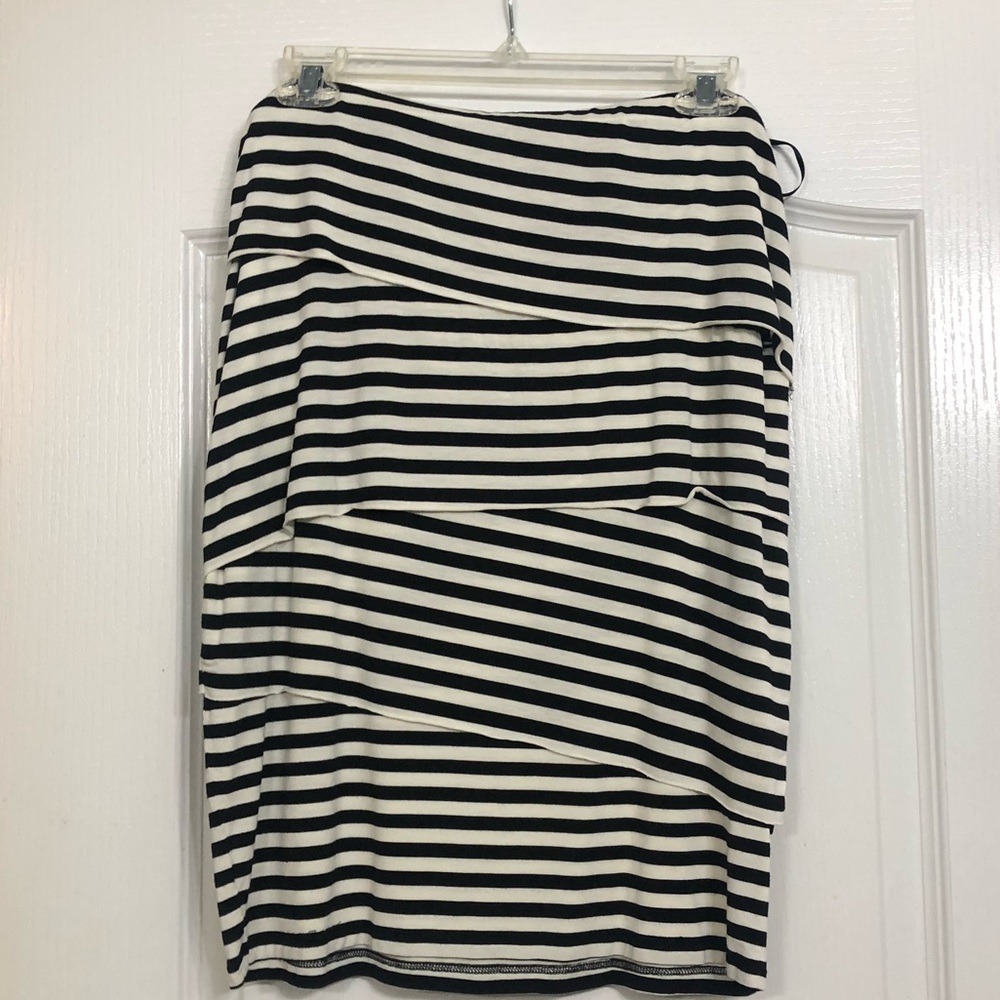 Black and white pencil skirt